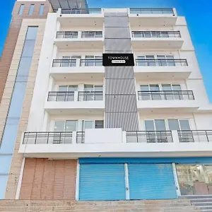 Hotel Super Townhouse Sector 62 Near World, Gurgaon